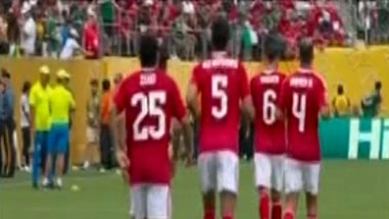 إحماء مكثف.. الأهلي وبالميراس يعودان للملعب قبل استئناف المباراة